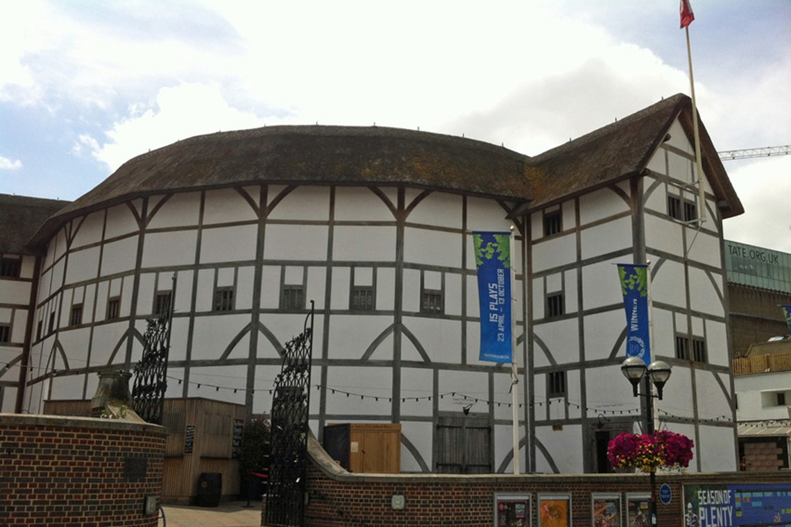 Theatre in use. Театр Глобус в Лондоне. Шекспировский театр Глобус в Лондоне. Shakespeare's Globe Theatre 1599. Шекспир Глоуб кафе.